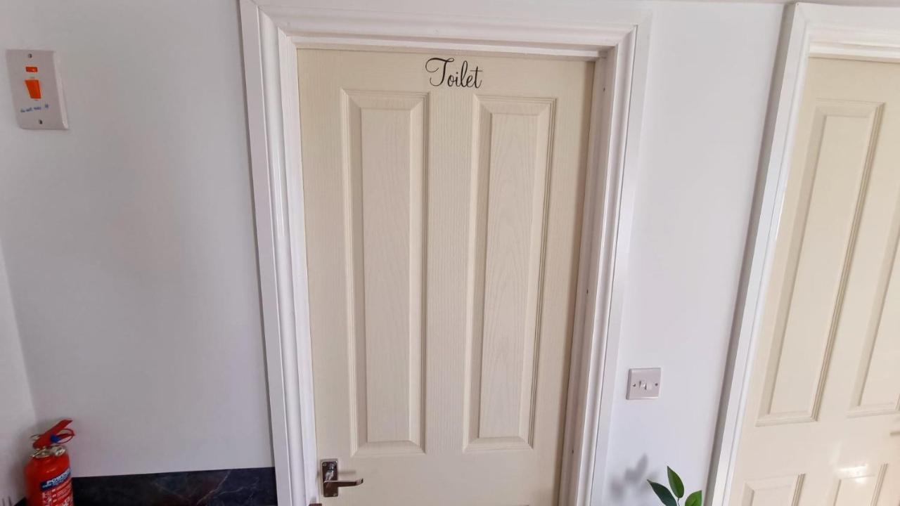 T-I-G-H The Coziest Place Wifi & Netflix Near Roundhay Villa Leeds  Ngoại thất bức ảnh